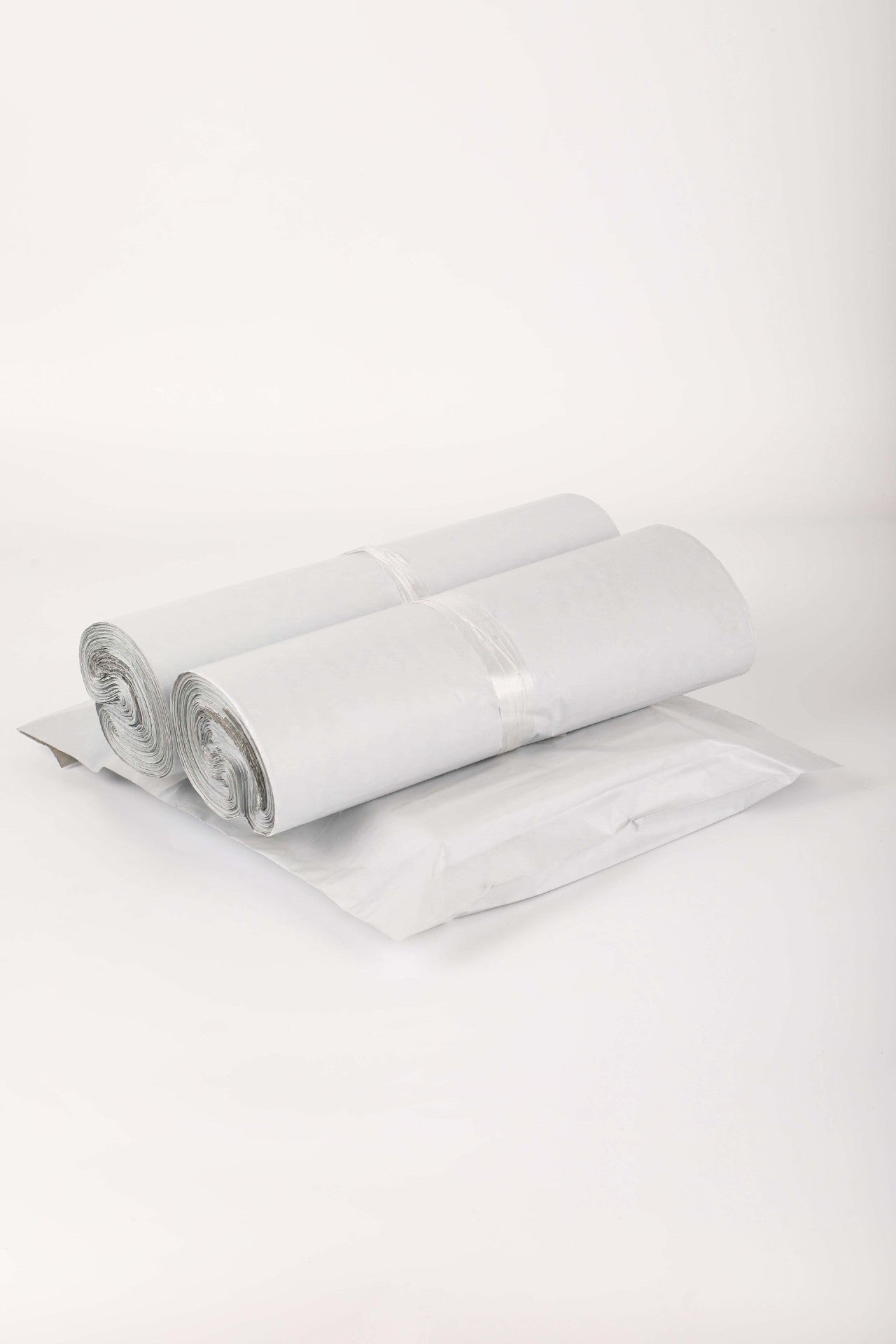 Set 100 buc pungi curierat 600x800 mm, fara buzunar, 55 µm, alb-gri, PE (polietilena), NEW